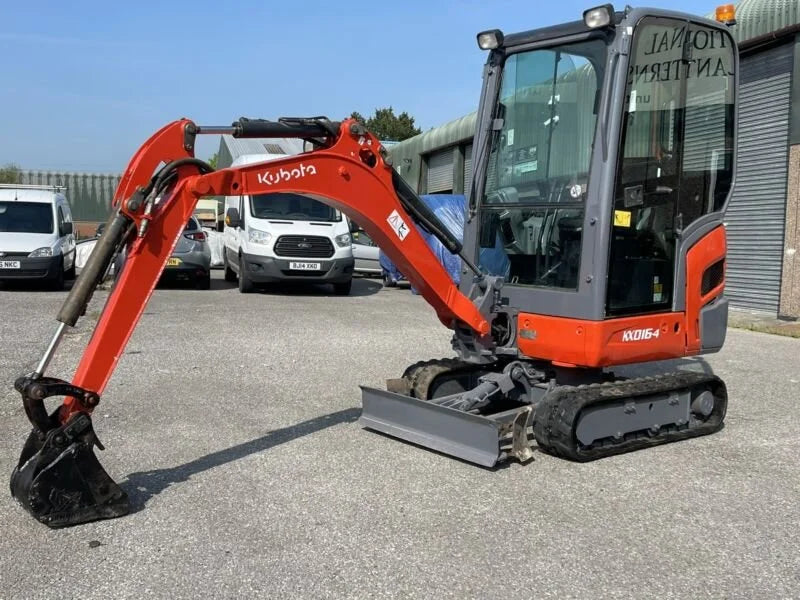 Mini-pelle KUBOTA KX016-4 – 1,6 T cabine équipée + 3 Godets – Garantie 12 mois