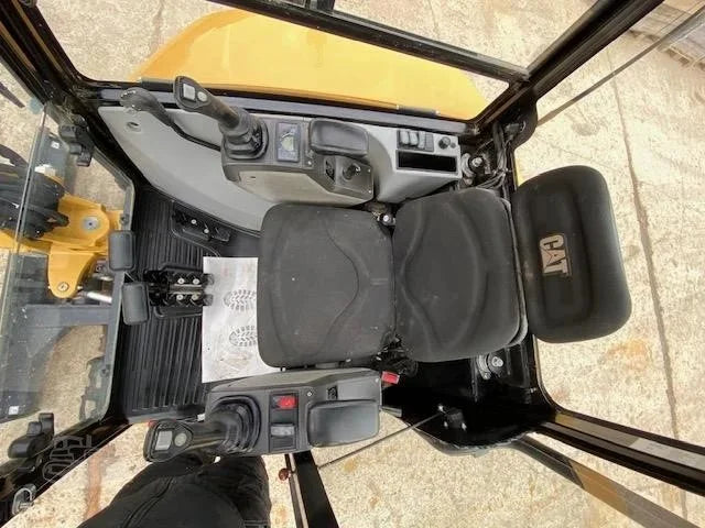 CATERPILLAR 302.7D + Marteau piqueur + Remorque + 4 Godets