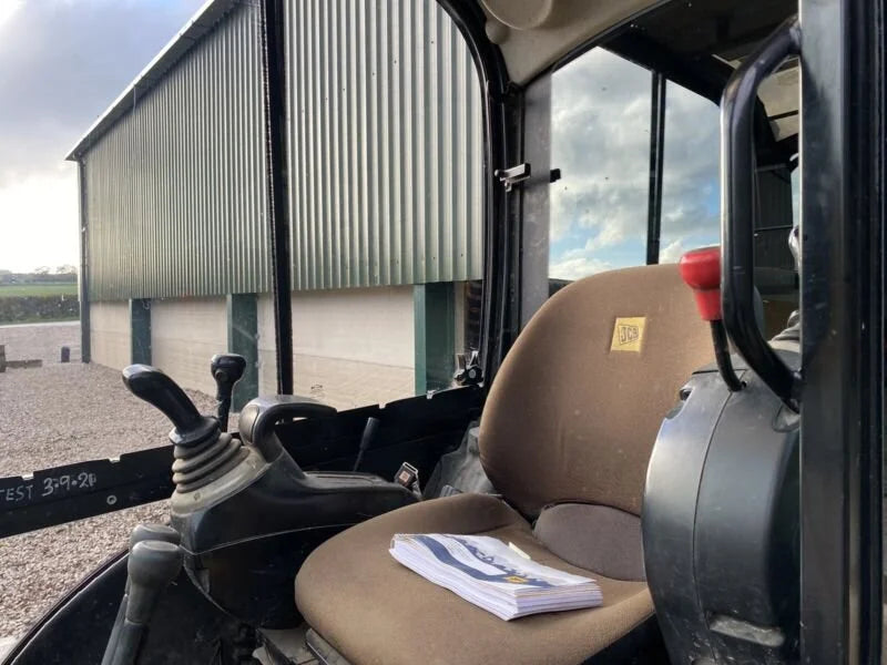 Mini-pelle JCB 8026 CTS – 2,6 T  + 3 Godets – Garantie 12 mois