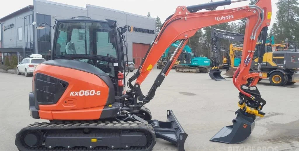 Mini-pelle KUBOTA KX060-5 avec ROTO – 5,7 T quasi neuve + 3 Godets – Garantie 12 mois