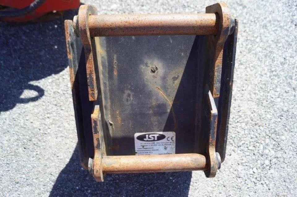 Mini-pelle CATERPILLAR 301.7D – 1,85 T avec remorque + 3 Godets – Garantie 12 mois