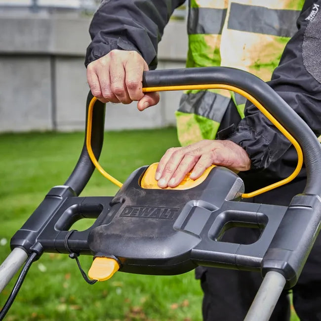 Dewalt - tondeuse à batterie 2x18v 5ah li-ion 55l - dcmw564p2