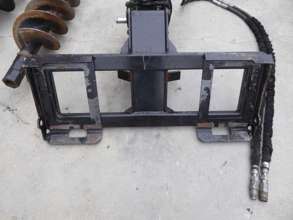 CATERPILLAR 302.5 + TARIERE HYDRAULIQUE + 3 GODETS