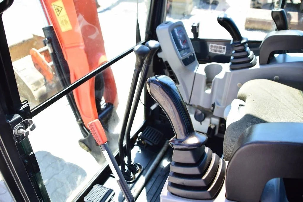 Mini-pelle KUBOTA U27-4 – 2,6 T + 3 Godets – Garantie 12 mois