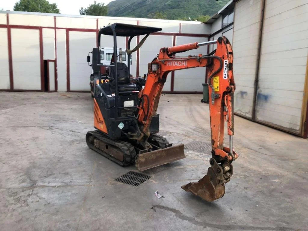 Mini-pelle HITACHI ZX17U-2 YLR – 1,8 T + 3 Godets – Garantie 12 mois