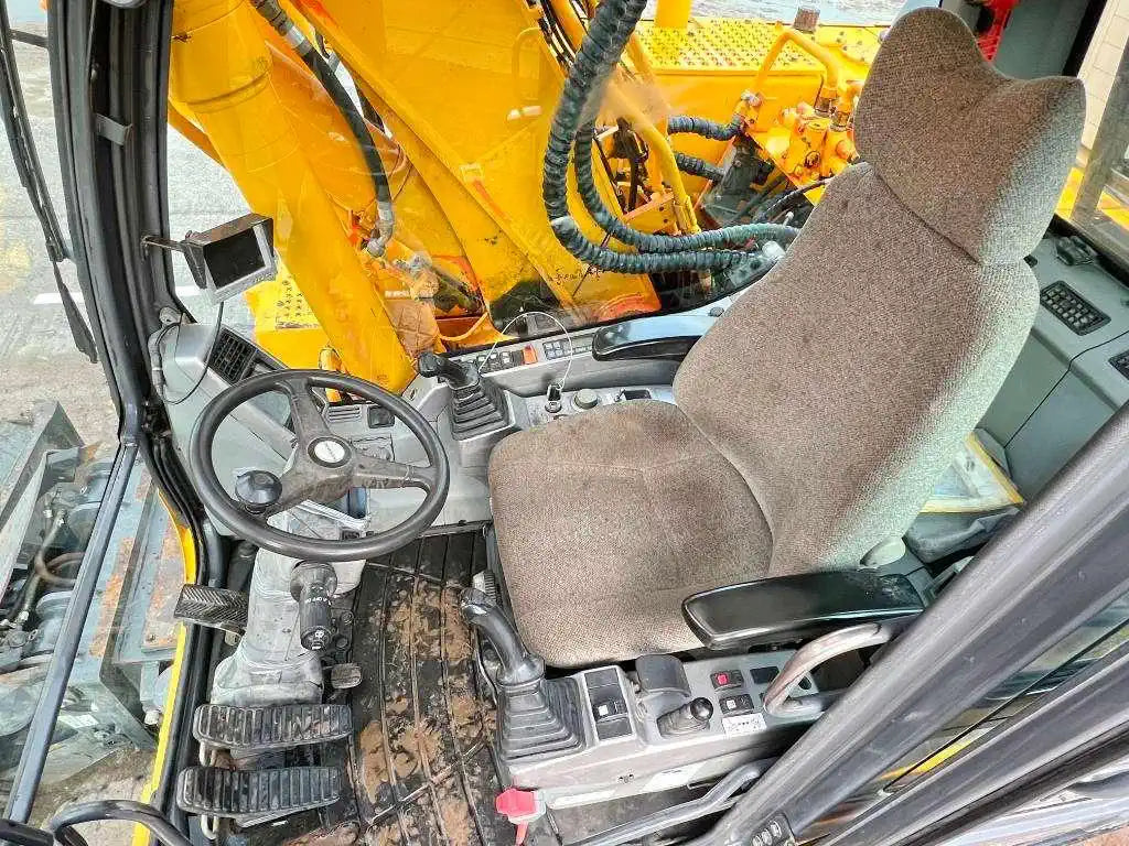 Pelle sur pneus DOOSAN DX190W (ETEC 818) – 18 T + 3 Godets – Garantie 12 mois