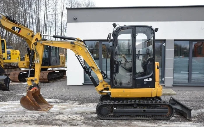 Mini-pelle CATERPILLAR 302.7 DCR – 2,7 T + 3 GODETS - Garantie 12 mois