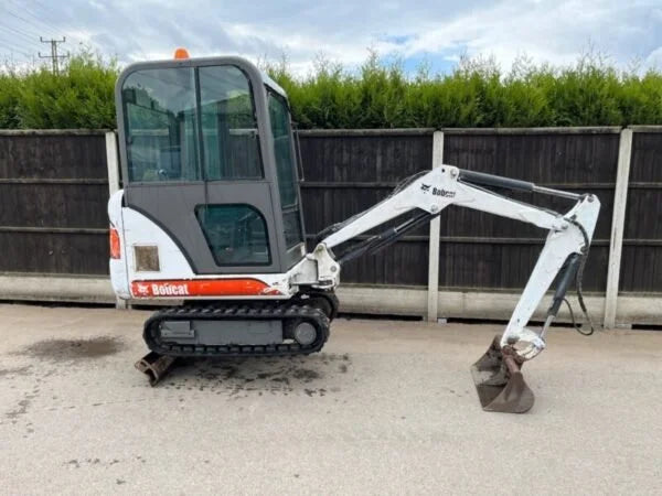 Mini-pelle BOBCAT 320 – 1,6 T + 3 Godets – Garantie 12 mois