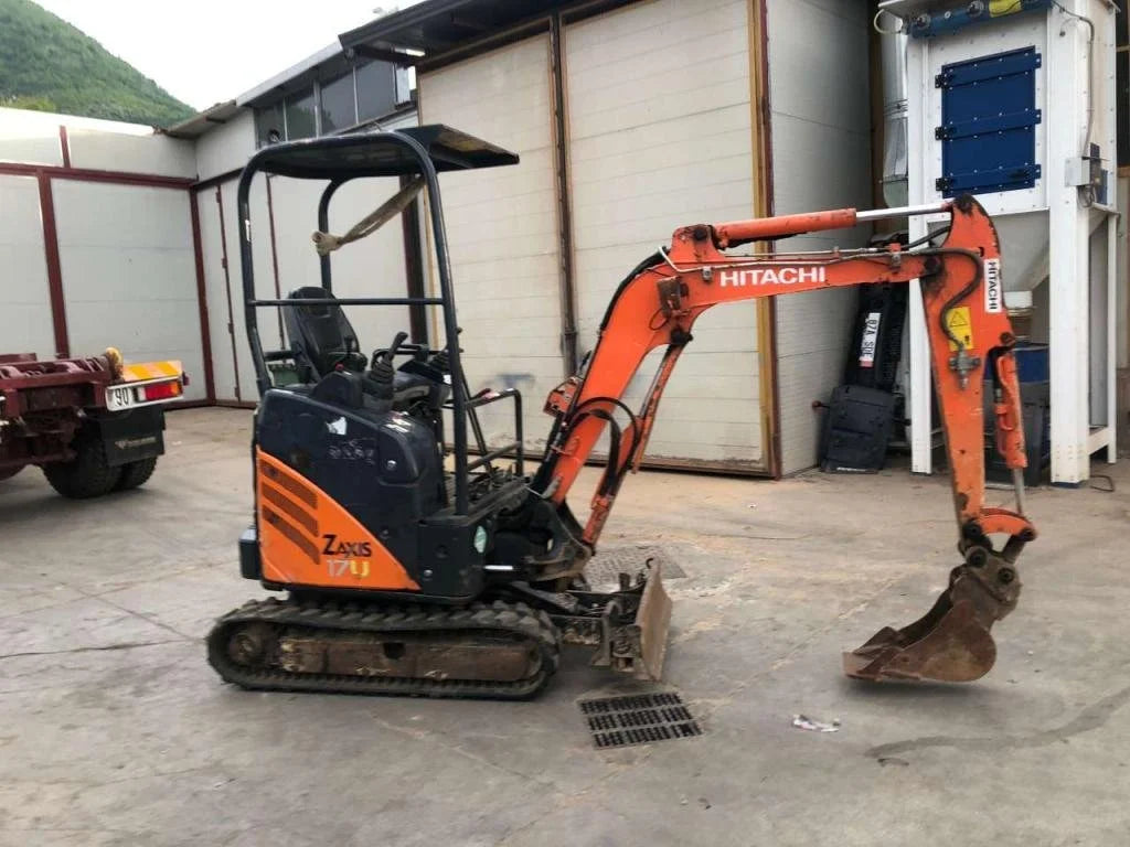 Mini-pelle HITACHI ZX17U-2 YLR – 1,8 T + 3 Godets – Garantie 12 mois