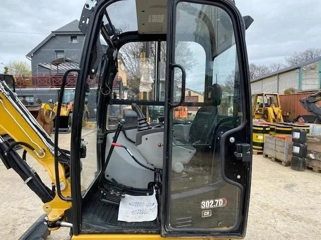 CATERPILLAR 302.7D + Marteau piqueur + Remorque + 4 Godets