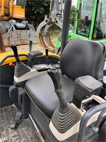 Mini-pelle KOMATSU PC30MR – 3,3 T polyvalente et révisée + 3 Godets – Garantie 12 mois