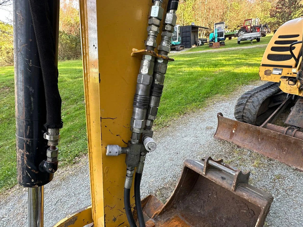 Cat 302.5C + 4 GODETS ET INCLINABLE