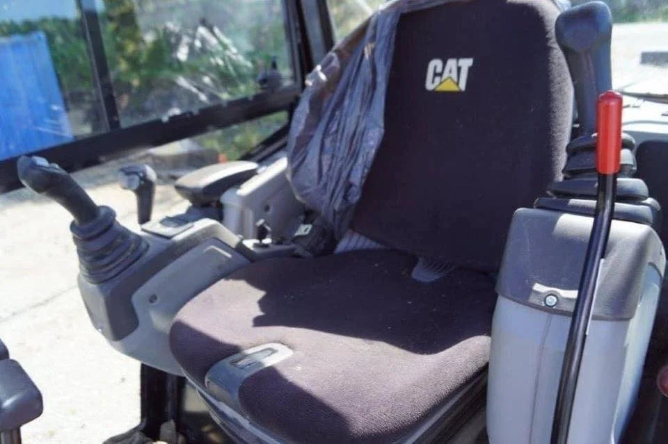 Mini-pelle CATERPILLAR 301.7D – 1,85 T avec remorque + 3 Godets – Garantie 12 mois