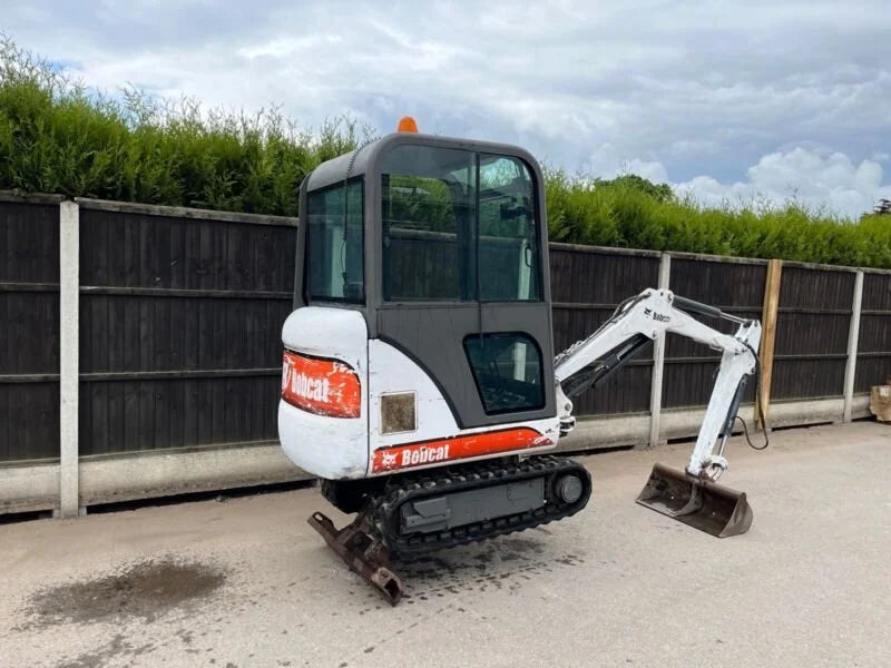 Mini-pelle BOBCAT 320 – 1,6 T + 3 Godets – Garantie 12 mois