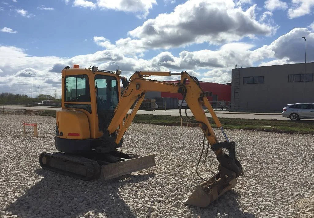 Mini-pelle HYUNDAI ROBEX 27Z-9 – 2,8 T + 3 Godets – Garantie 12 mois