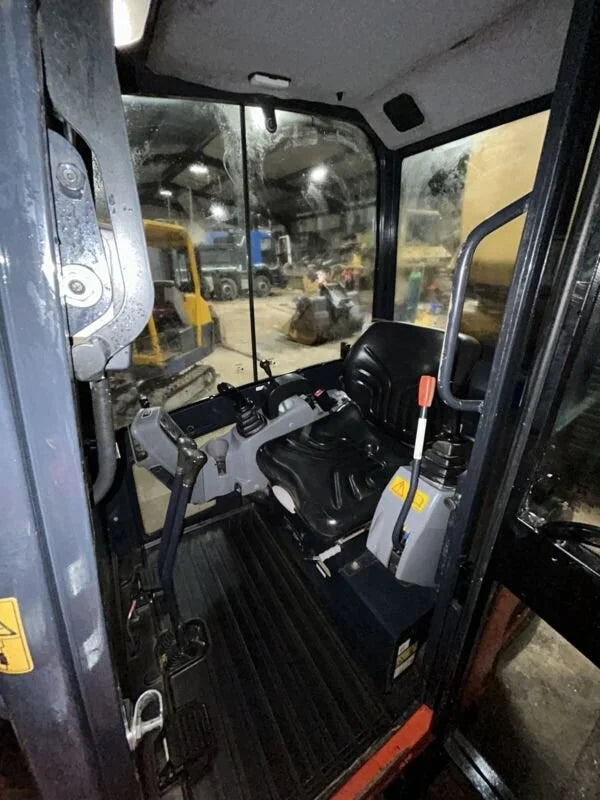 Mini-pelle KUBOTA KX015-4 – 1,5 T cabine équipée + 3 Godets – Garantie 12 mois