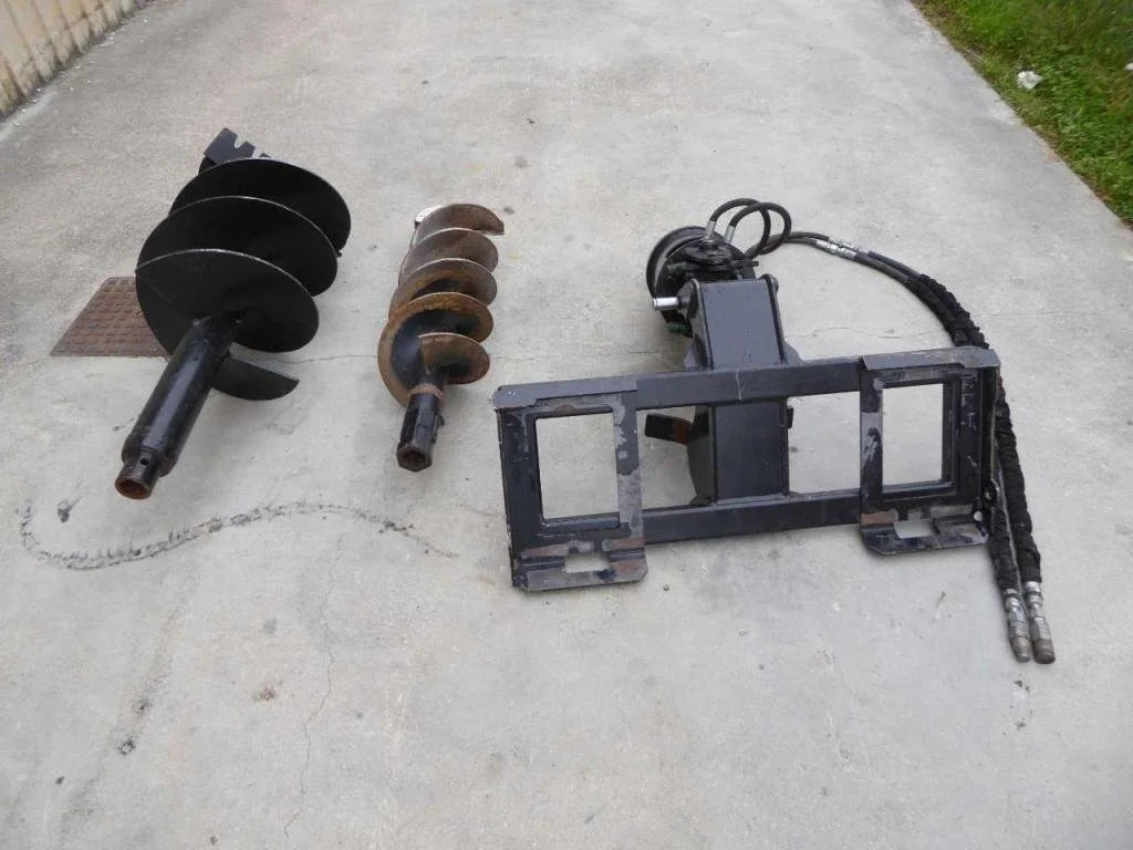 CATERPILLAR 302.5 + TARIERE HYDRAULIQUE + 3 GODETS