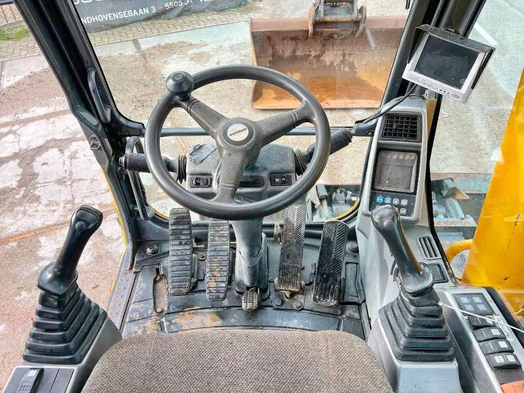 Pelle sur pneus DOOSAN DX190W (ETEC 818) – 18 T + 3 Godets – Garantie 12 mois