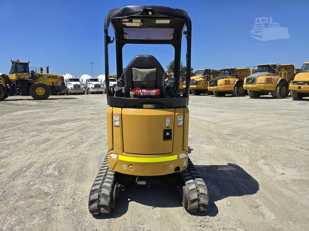 CATERPILLAR 301.7CR + 3 GODETS + REMORQUE 2021