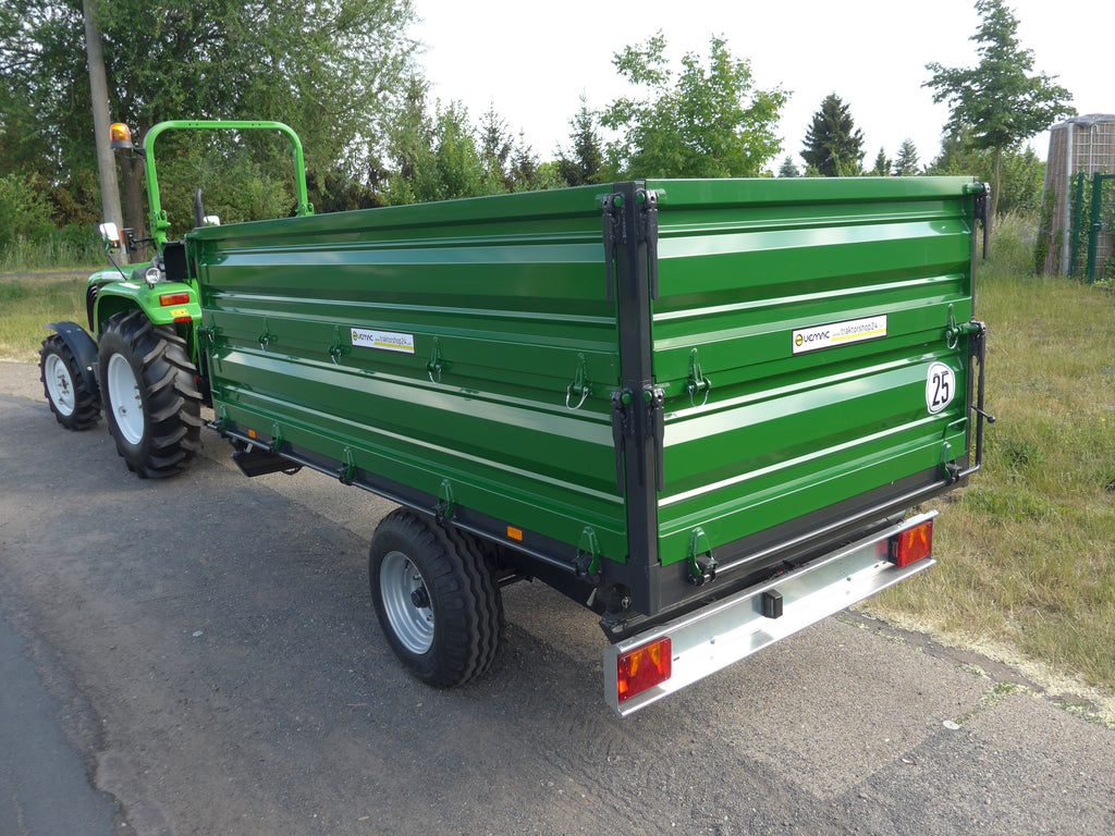 Benne basculante tridirectionnelle à un essieu