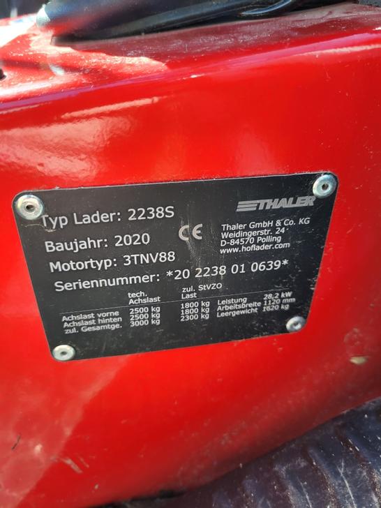 Chargeur télescopique/pelle compact Thaler 2238s