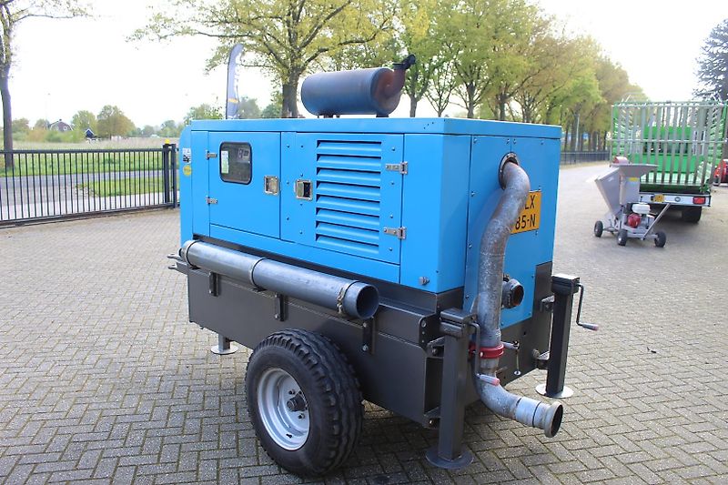 Moto pompe Cremonini à eau avec 83 HP Iveco NEF32 4 cyl. Turbo