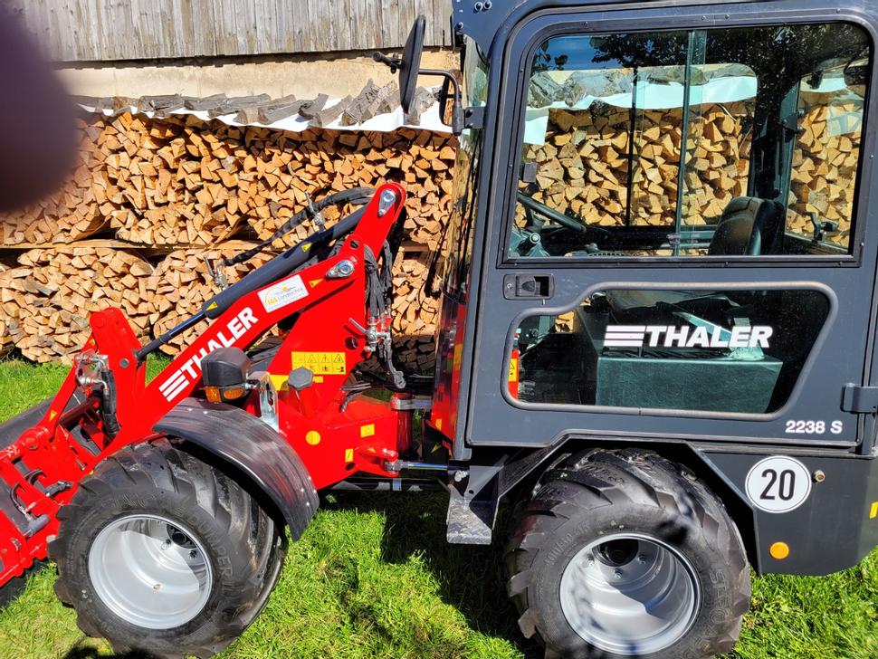 Chargeur télescopique/pelle compact Thaler 2238s