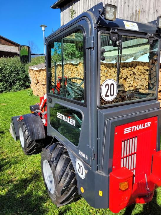 Chargeur télescopique/pelle compact Thaler 2238s