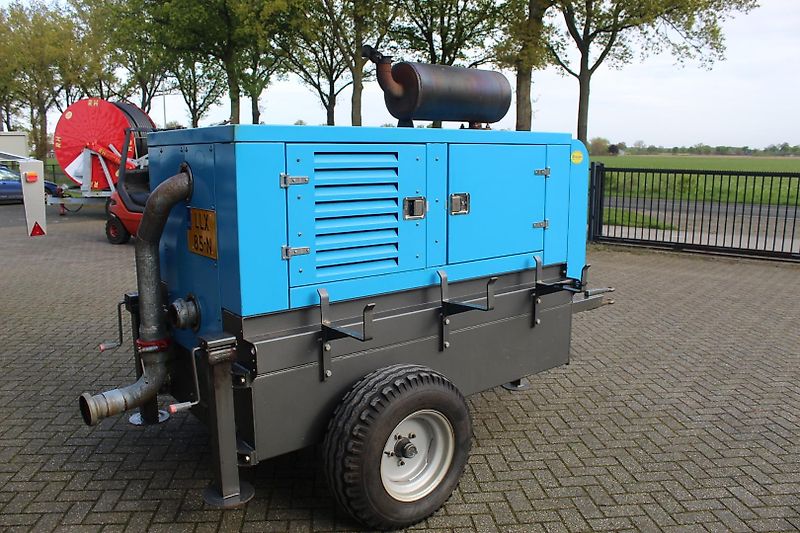 Moto pompe Cremonini à eau avec 83 HP Iveco NEF32 4 cyl. Turbo