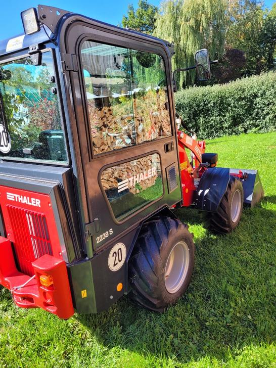 Chargeur télescopique/pelle compact Thaler 2238s