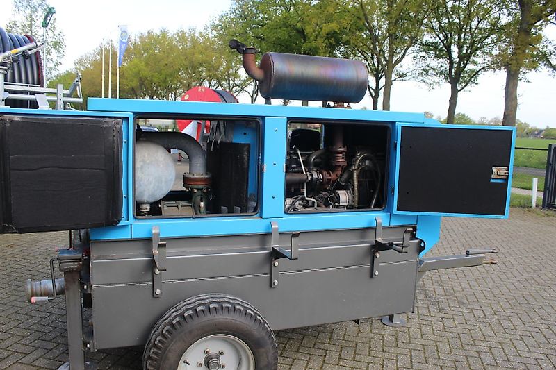 Moto pompe Cremonini à eau avec 83 HP Iveco NEF32 4 cyl. Turbo