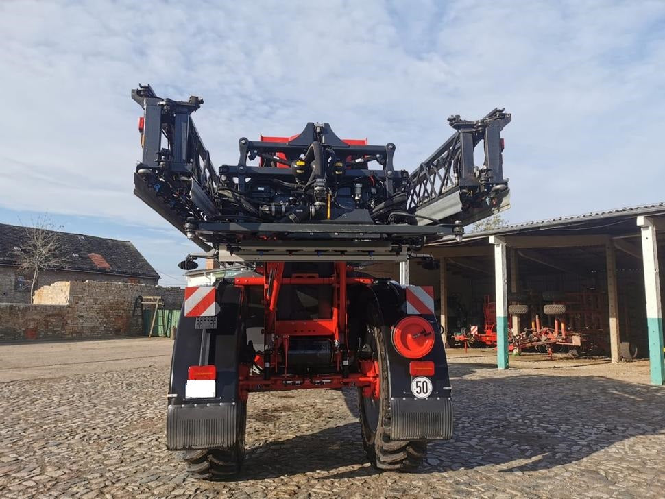 Distributeur d'angrais/pulvérisateur  d'engrais trainé Horsch 8 GS