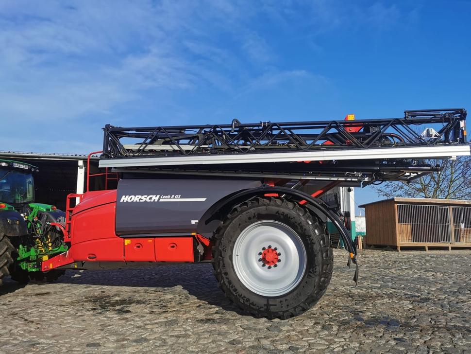 Distributeur d'angrais/pulvérisateur  d'engrais trainé Horsch 8 GS