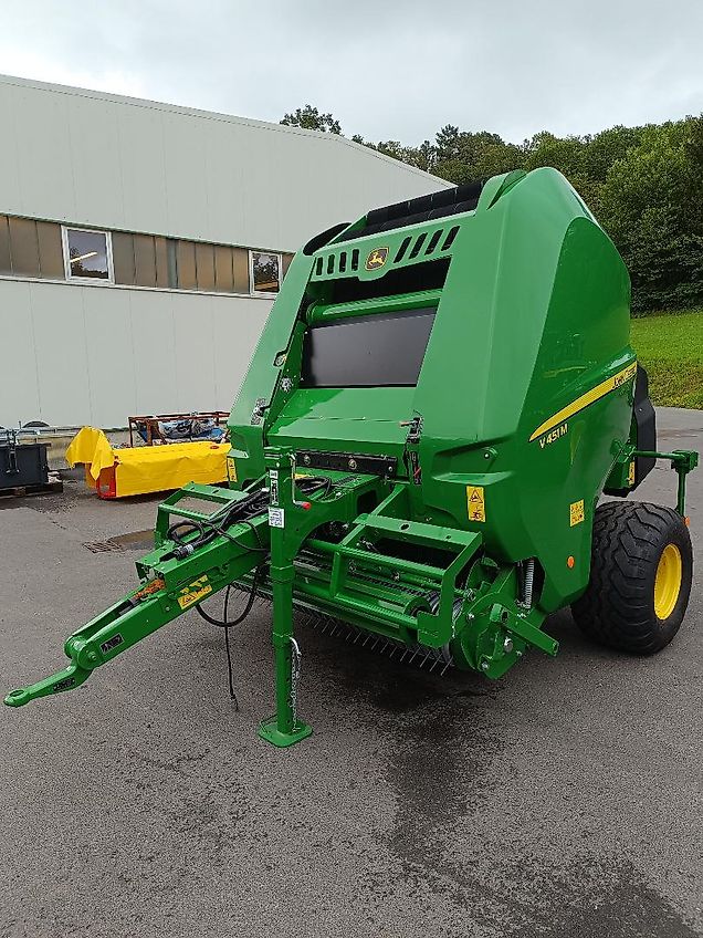 John Deere V 451 M