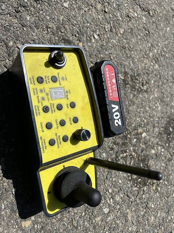 Faucheuse à fléaux robotisée/tondeuse à fléaux