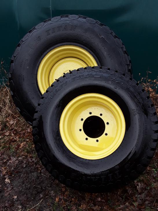 Jeux de Pneus John Deere 5075M