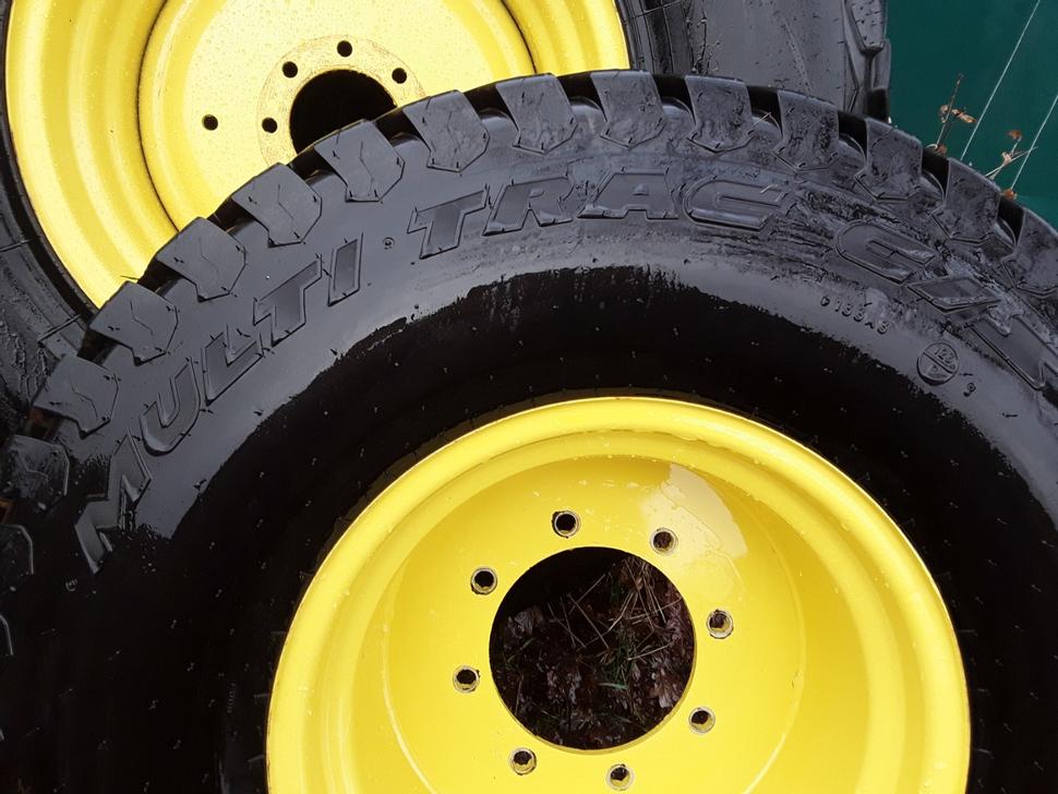 Jeux de Pneus John Deere 5075M