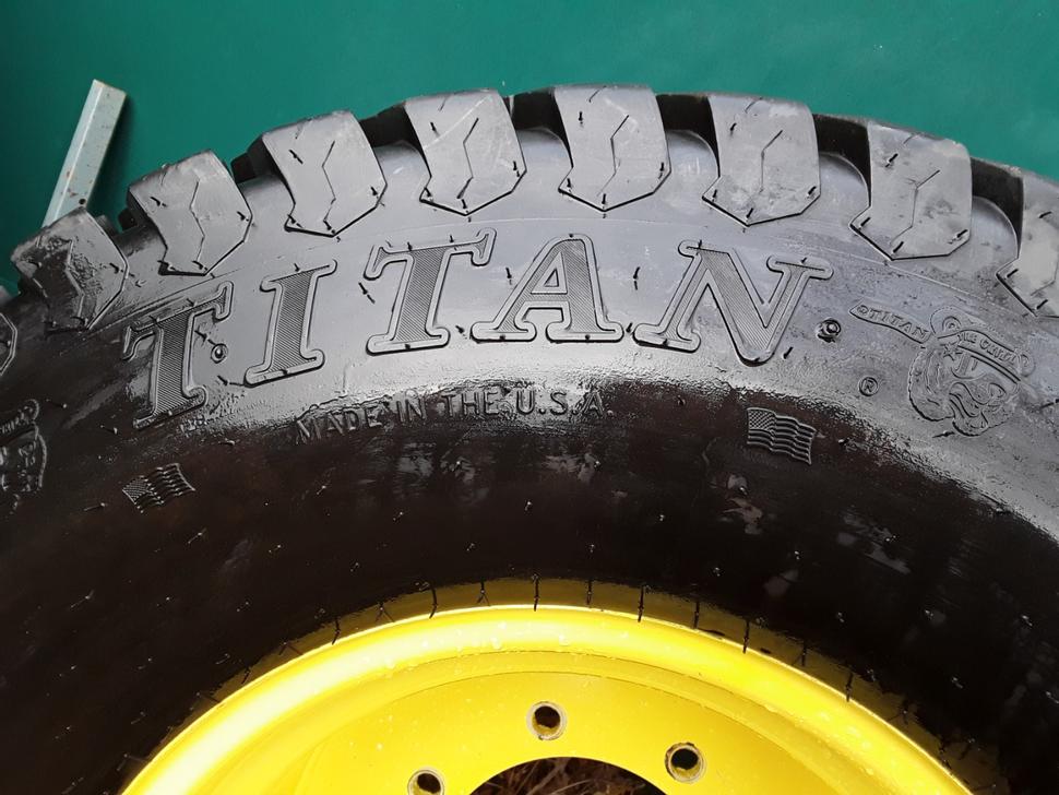 Jeux de Pneus John Deere 5075M