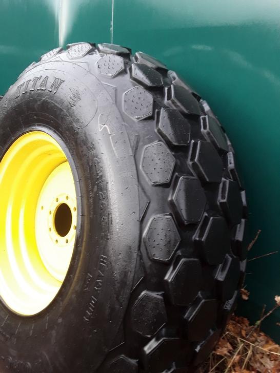 Jeux de Pneus John Deere 5075M