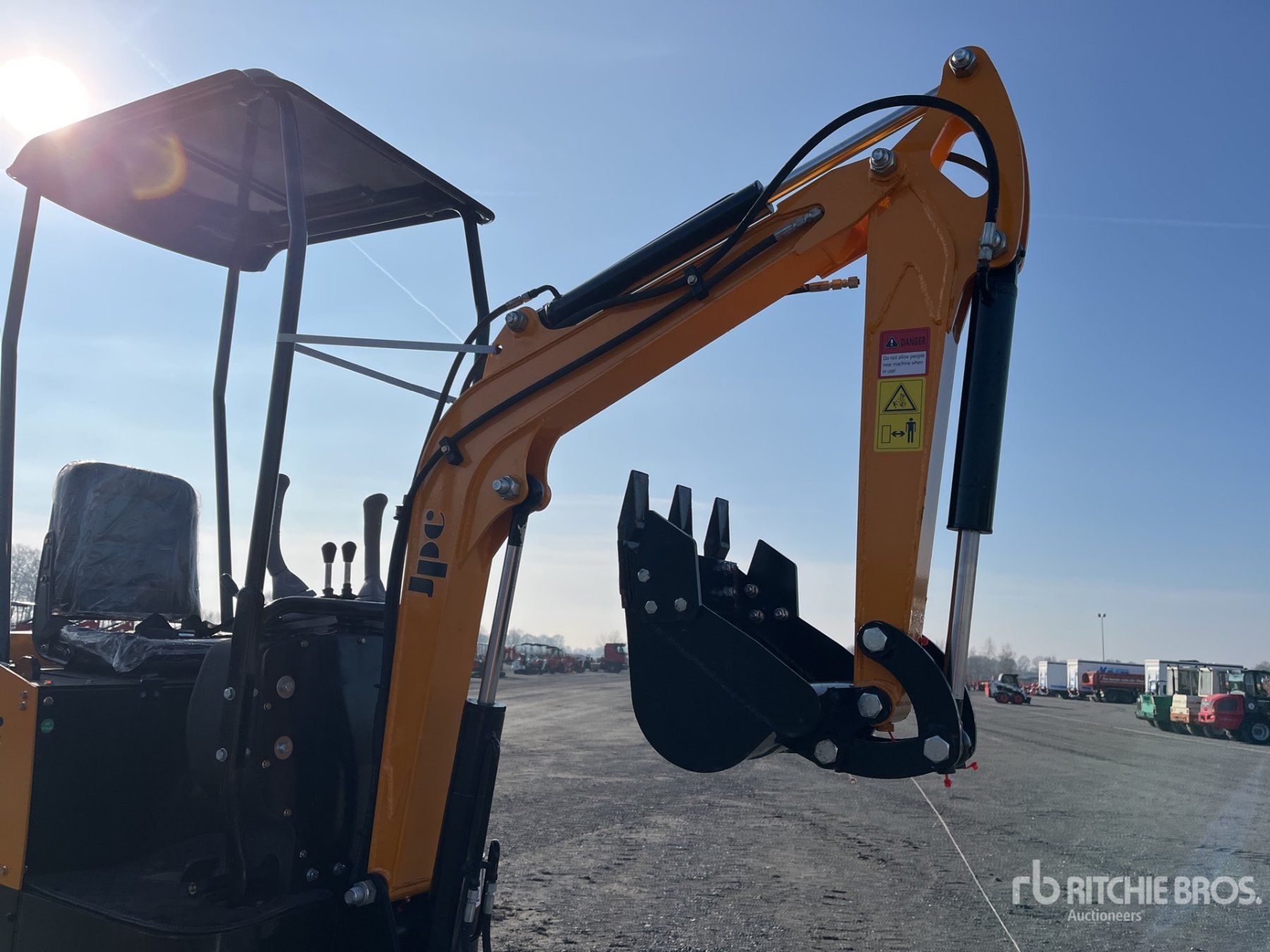 Mini-pelle JPC HT12 2024