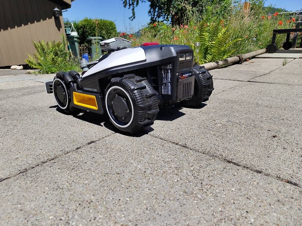 LUBA Mini 1500 AWD Robot de tonte