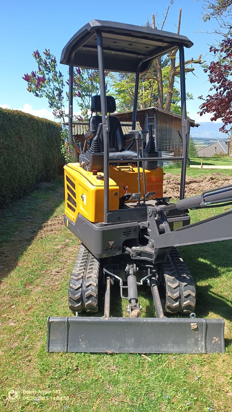 Mini-pelle 2 tonnes – Très peu utilisée (env. 50 h)