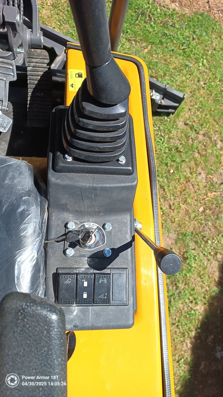 Mini-pelle 2 tonnes – Très peu utilisée (env. 50 h)