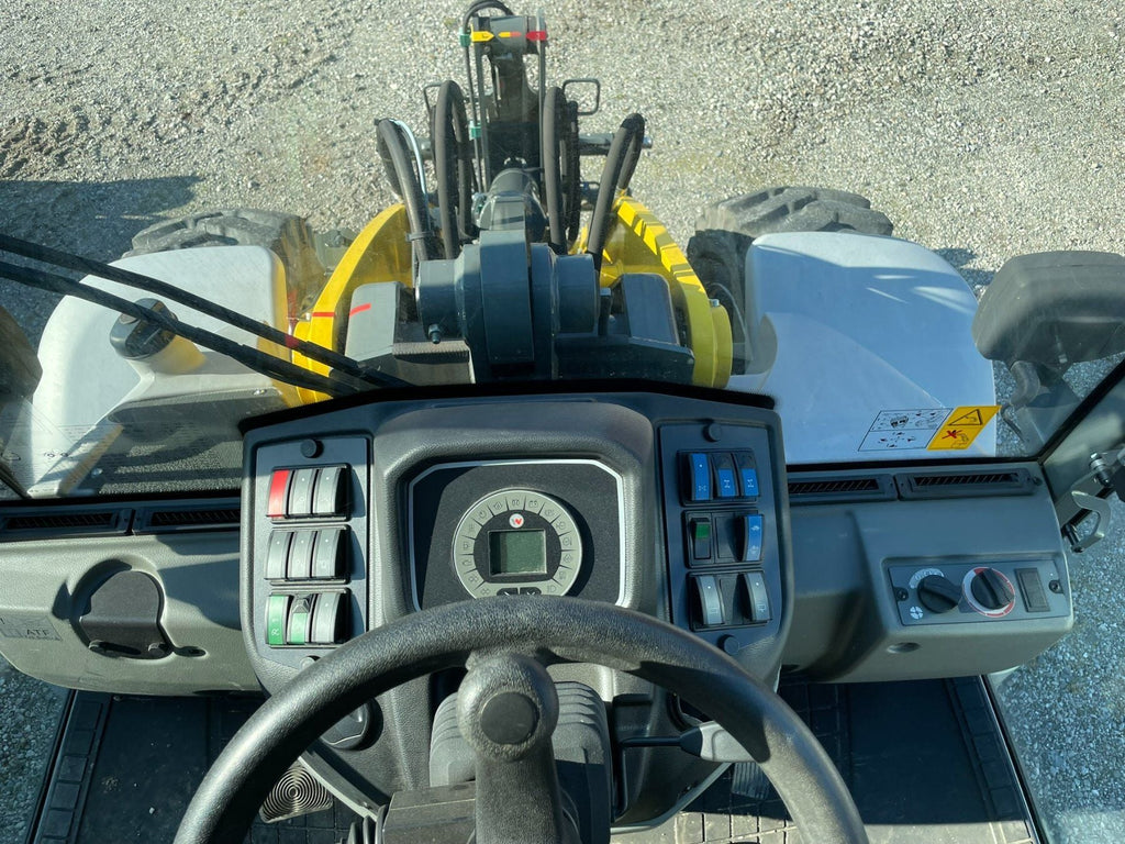 chargeuse pneumatique Kramer 8115