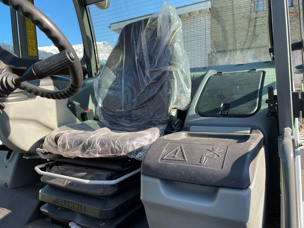 chargeuse pneumatique Kramer 8115