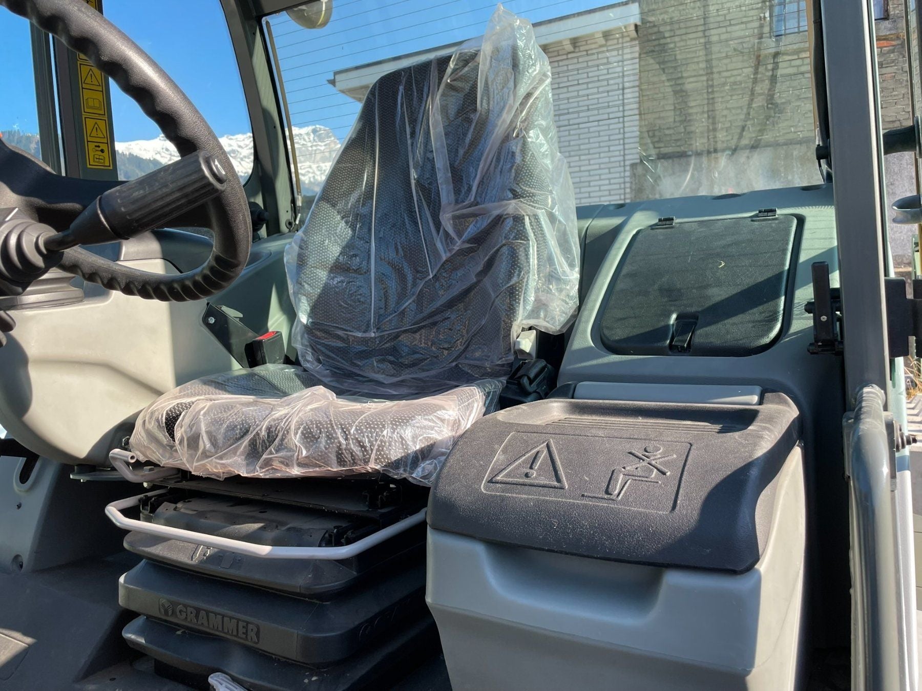 chargeuse pneumatique Kramer 8115